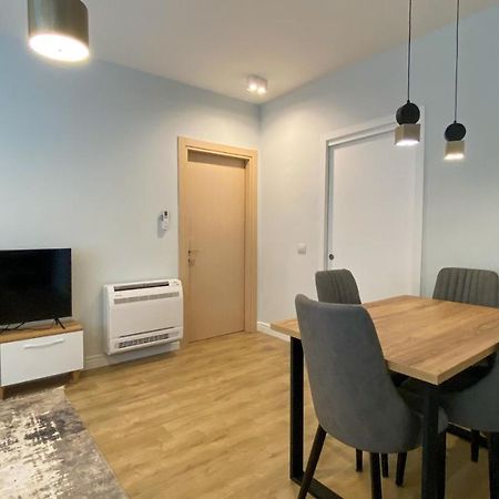 Centrally Located Glamorous Bright Apt Near Bazaar 地拉那 外观 照片