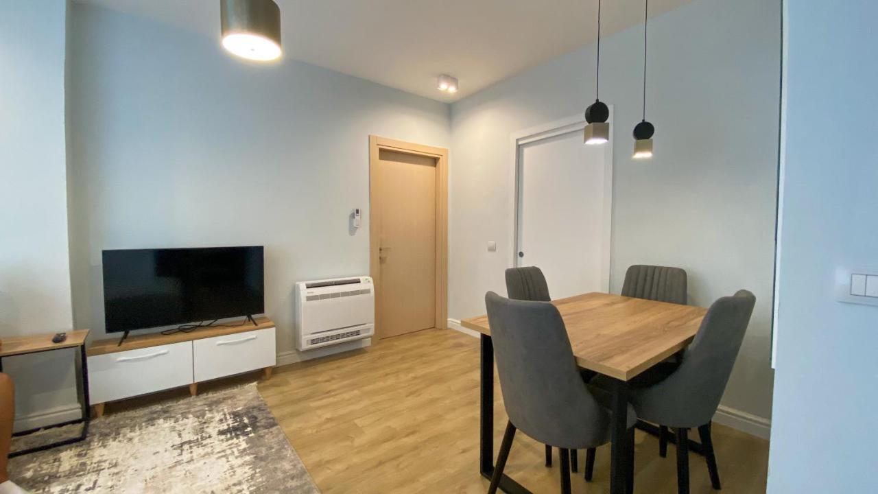 Centrally Located Glamorous Bright Apt Near Bazaar 地拉那 外观 照片