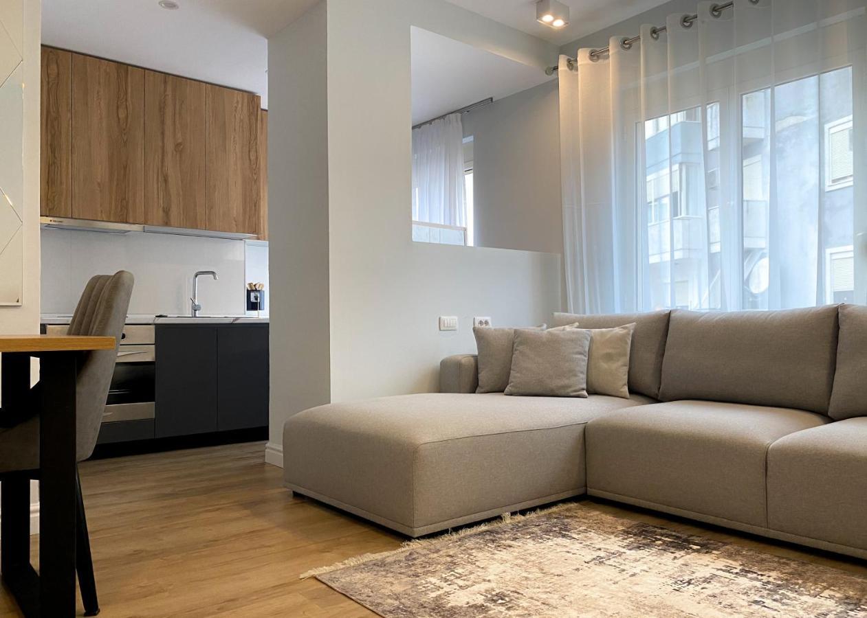 Centrally Located Glamorous Bright Apt Near Bazaar 地拉那 外观 照片