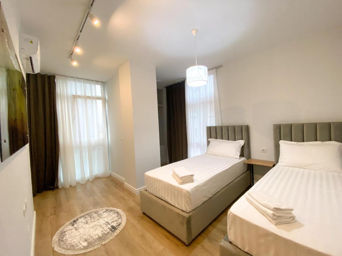Centrally Located Glamorous Bright Apt Near Bazaar 地拉那 外观 照片