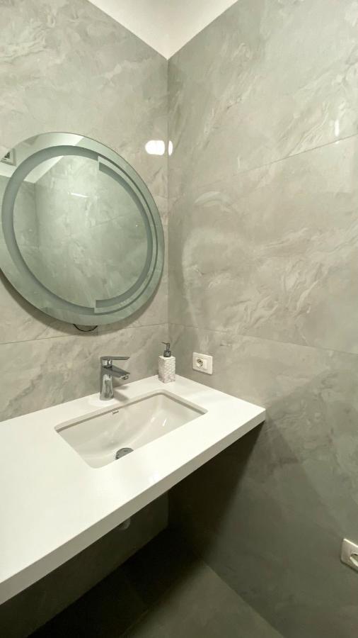 Centrally Located Glamorous Bright Apt Near Bazaar 地拉那 外观 照片