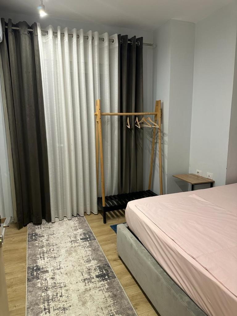 Centrally Located Glamorous Bright Apt Near Bazaar 地拉那 外观 照片
